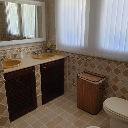 Casa Ferias&companhia * Алкобаса